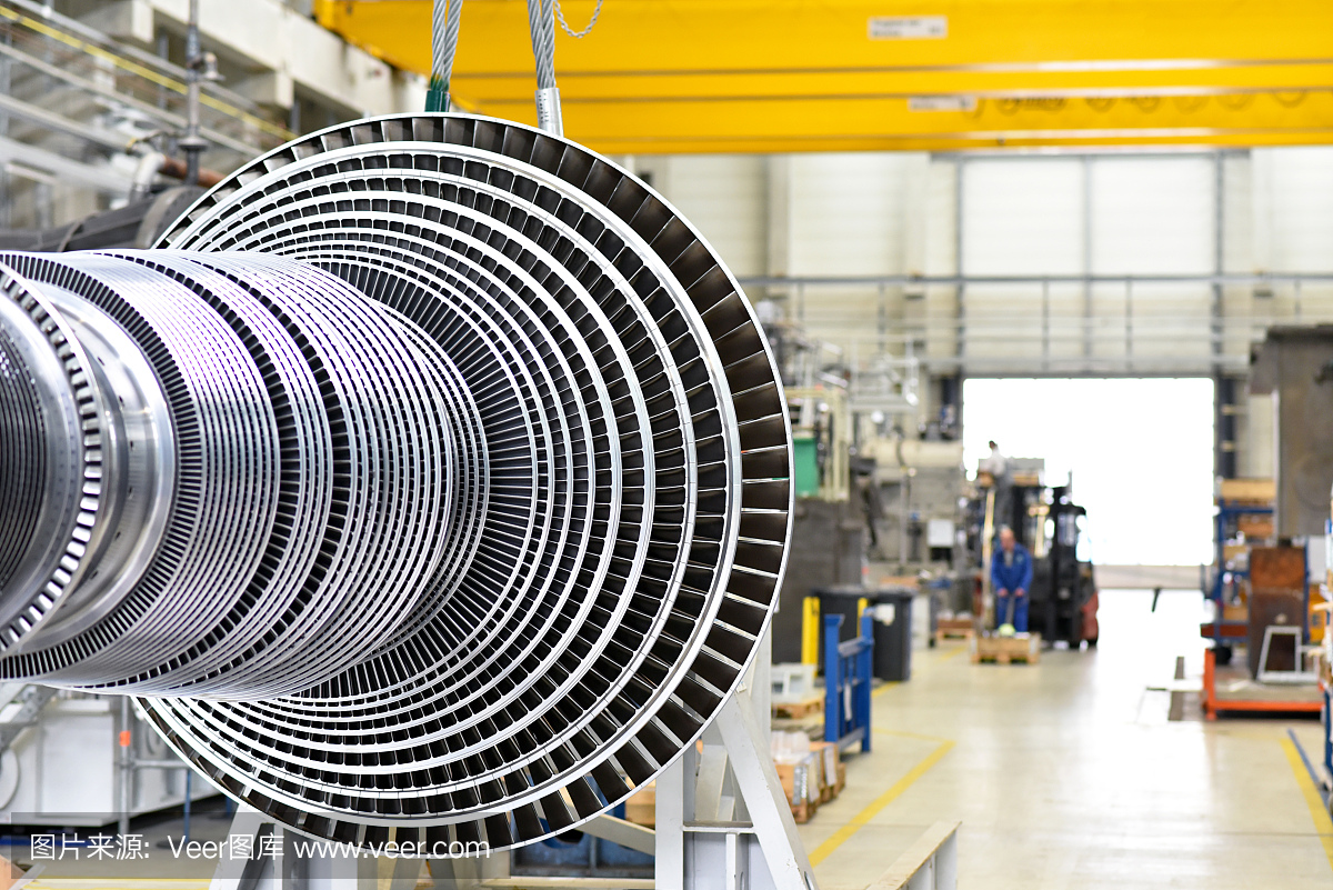 在一个工业工厂生产现代燃气轮机-特写的涡轮机制成的钢